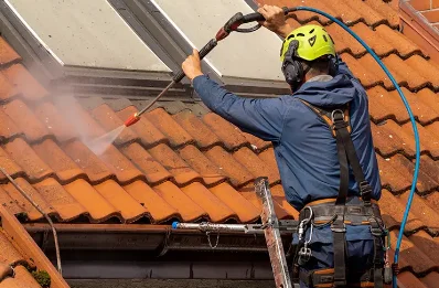Démoussage et hydrofuge de toiture au Grand-Village-Plage